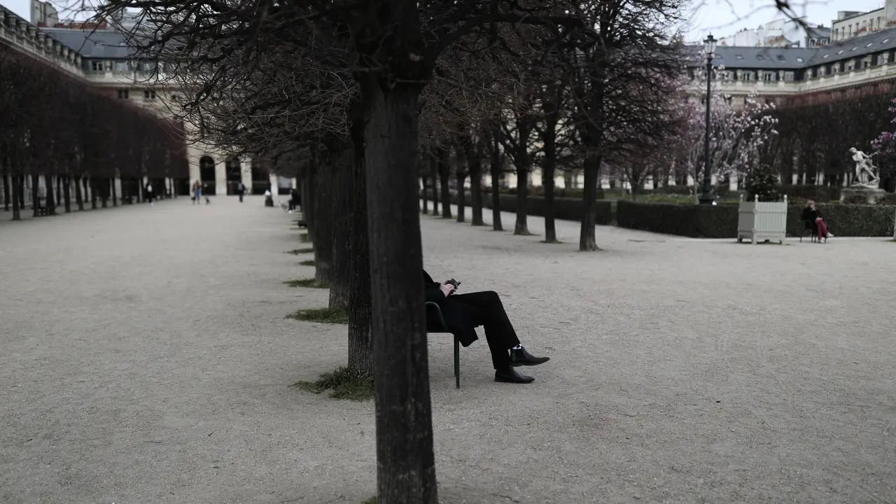 Begini Suasana Paris Saat Lockdown Terbatas COVID-19