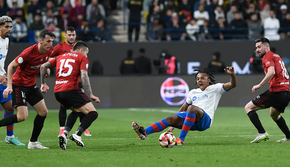 Dengan kemenangan ini, Barca bakal menghadapi Real Madrid di laga final Piala Super Spanyol yang berlangsung pada Senin, 15 Januari 2024 dini hari WIB. (AP Photo)