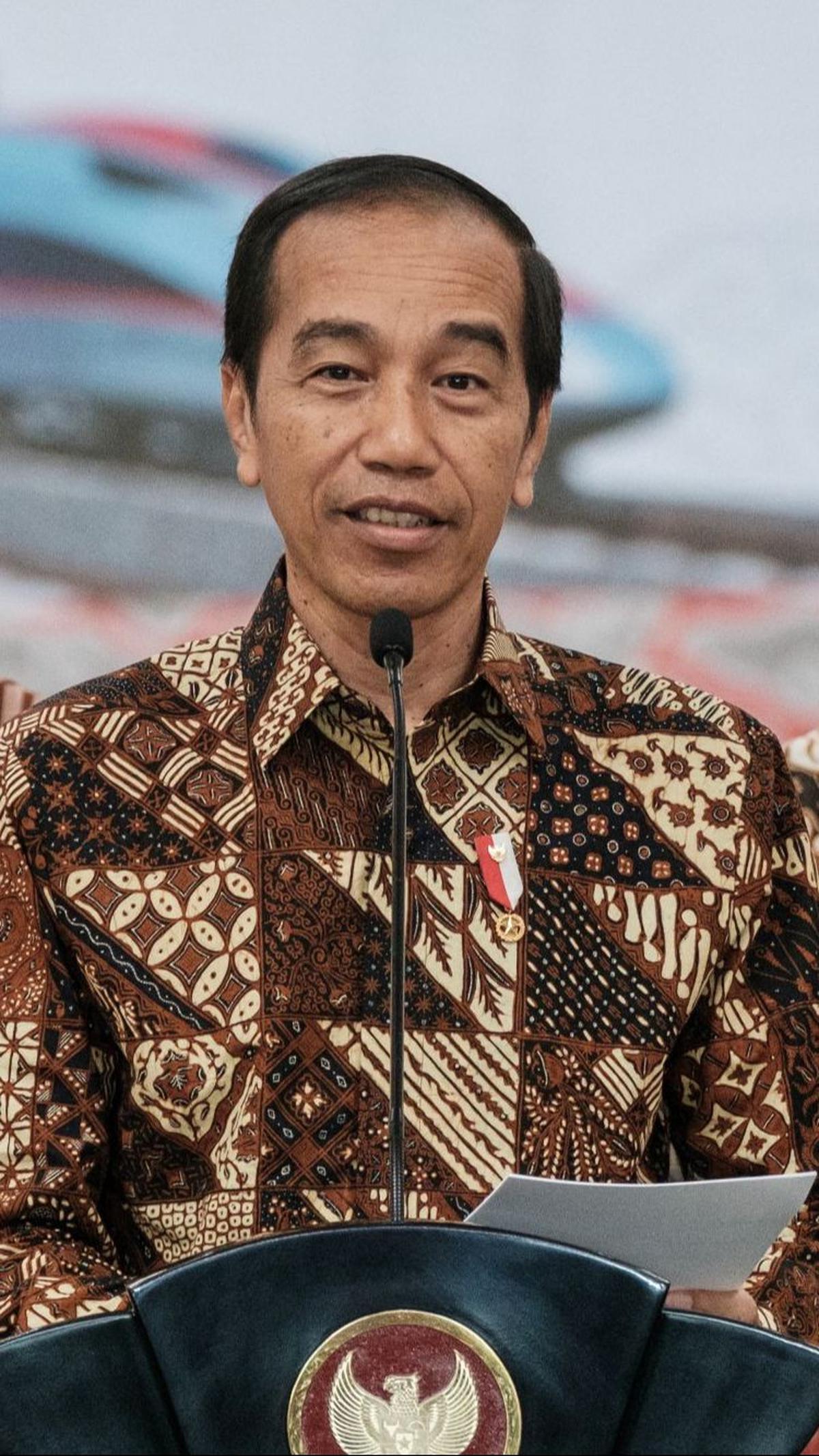 "Dengan mengucap Bismillahirrohmanirrohim, kereta cepat Jakarta Bandung Whoosh saya resmikan,” kata Jokowi di Stasiun Halim Jakarta, Senin (2/10/2023).<br>