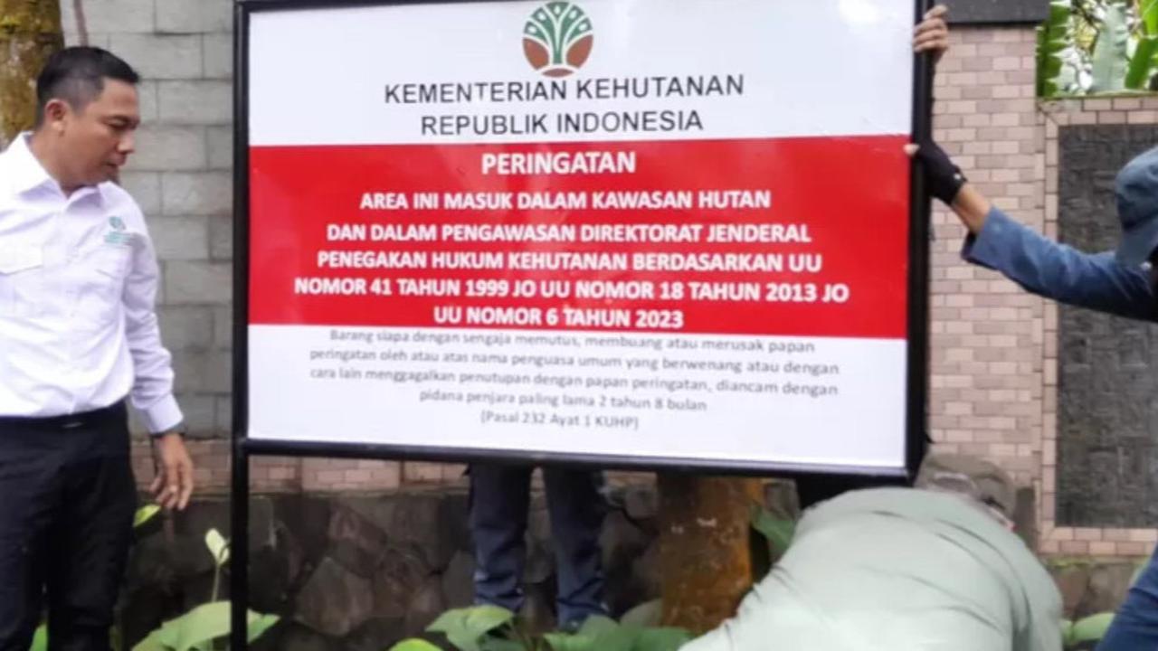 Diduga jadi Biang Kerok Banjir, 15 Villa Ilegal di Puncak Bogor Disegel