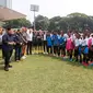 Ketua Umum PSSI, Erick Thohir memberikan sambutan di depan siswa Papua Football Academy setelah coaching clinic bersama legenda Borussia Dortmund di Stadion Madya, Senayan, Jakarta, Jumat (08/09/2023). (Bola.com/Bagaskara Lazuardi)