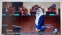 Wanita Emas Alias Hasnaeni Terdakwa Kasus Korupsi PT Waskita Beton Precast Tbk Sesegukan Saat Memohon kepada Majelis Hakim Agar Dirinya Dijadikan Tahanan Kota. Bukannya Dikabulkan, Majelis Hakim Justru Tertawa Geli