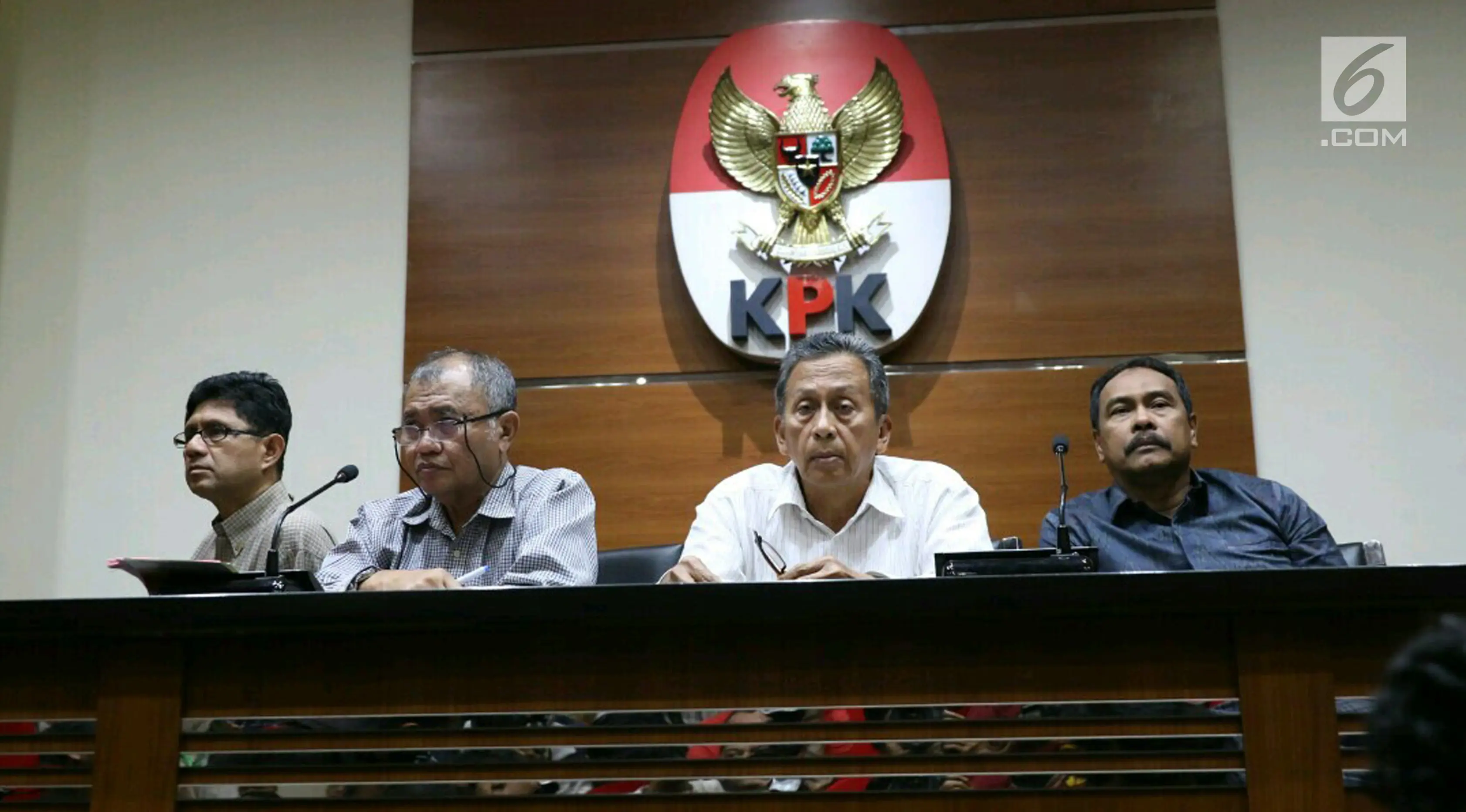 Suasana konferensi pers hasil OTT kasus dugaan suap berkaitan dengan pemberian opini Wajar Tanpa Pengecualian (WTP) terhadap laporan keuangan Kemendes di Gedung KPK, Jakarta, Sabtu (27/5). (Liputan6.com/Angga Yuniar)