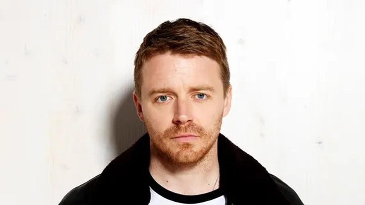 Jack Lowden, aktor asal Skotlandia yang dikenal lewat perannya di Dunkirk dan Mary Queen of Scots, mencatatkan skor 90,33% dalam daftar pria tertampan 2024.<br><br>