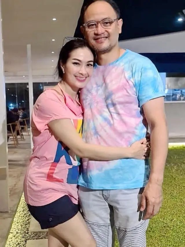 [Fimela] Iis Dahlia dan Satrio Dewandono