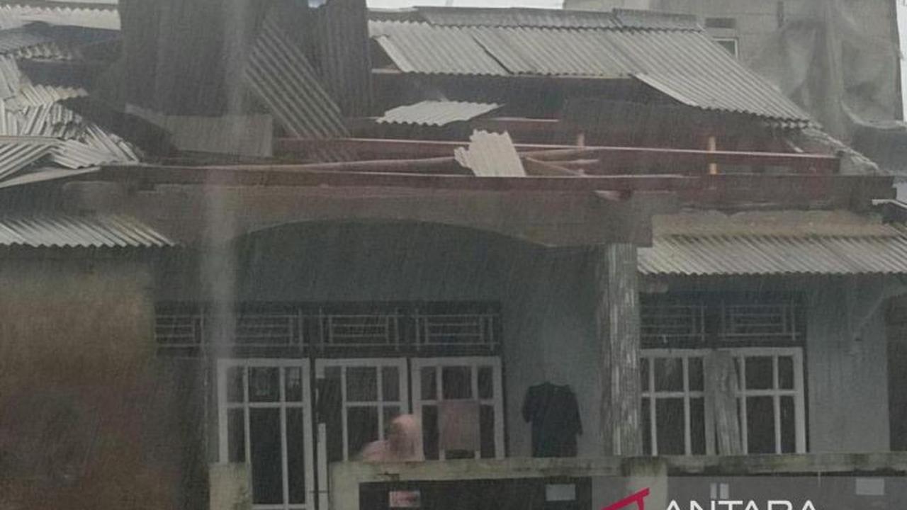 BPBD Cianjur: Dampak Cuaca Ekstrem Rusak 16 Rumah, Puluhan Jiwa Mengungsi