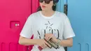 Di sela kesibukannya dalam menjalani syuting, Medina kerap membagikan aktivitas sehari-hari dalam media sosial Instagram. Selain olahraga menembak, ia banyak mengunggah aktivitasnya saat travelling bersama sahabat. Belakangan ini ia pun tengah menjalani liburan ke London, Inggris bersama sahabat-sahabatnya. (Liputan6.com/IG/@medinadinaaa)