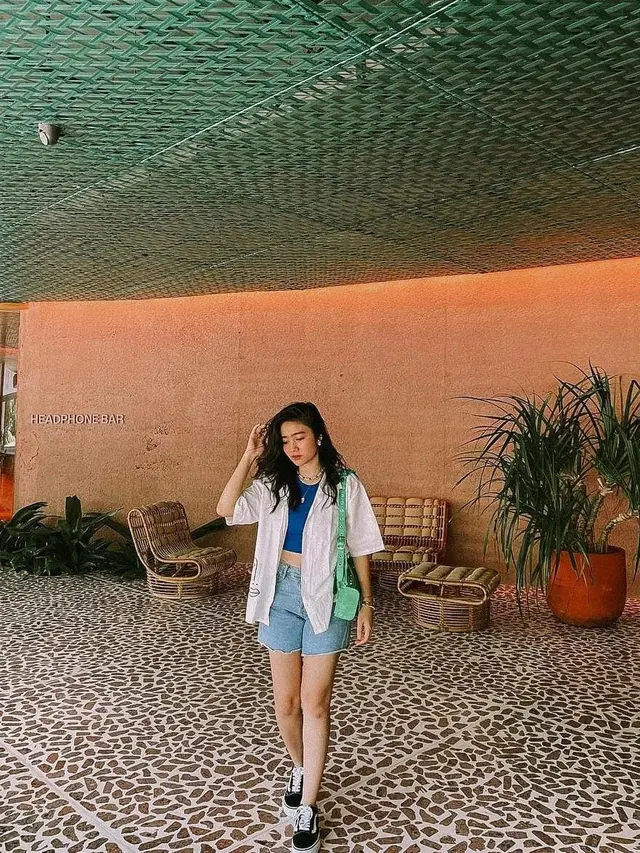 Inspirasi Outfit Liburan Febby Rastanty