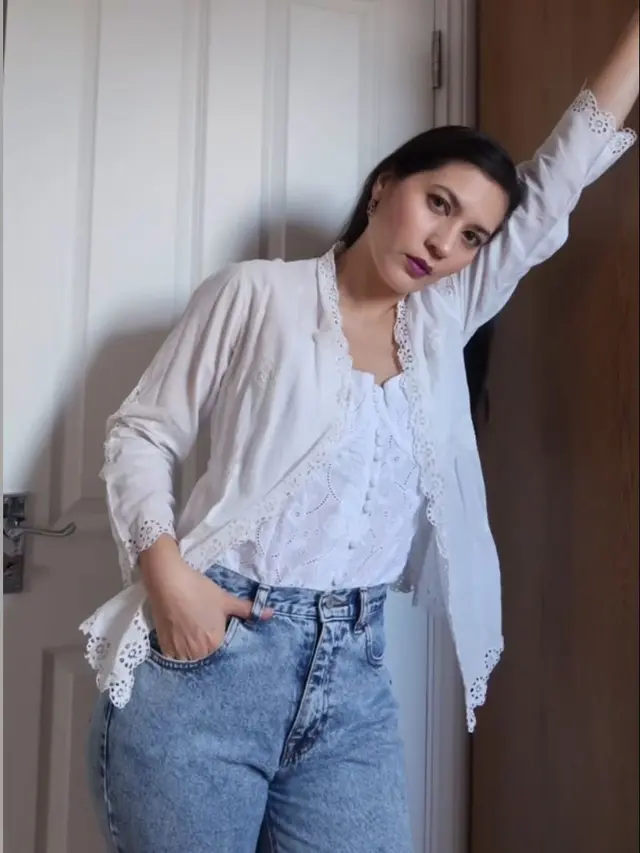 6 Gaya Canggih Hannah Al Rashid Padukan Kebaya dengan Celana Panjang, Inspirasi Tampil Kasual