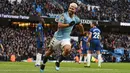 Sergio Aguero. Striker Argentina yang pensiun dini pada Desember 2021 bersama Barcelona ini tercatat pernah mencetak 3 kali hattrick bersama Manchester City di Liga Inggris dalam dua musim berurutan 2017/2018 dan 2018/2019. Selama total 10 musim sejak 2011/2012 hingga 2020/2021 ia mampu mengoleksi 12 kali hattrick bersama The Citizens dan menjadi rekor terbanyak hingga kini. (AFP/Oli Scarff)