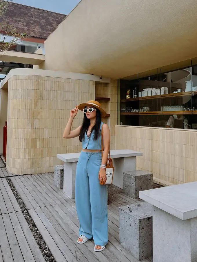 Inspirasi Outfit Liburan Febby Rastanty