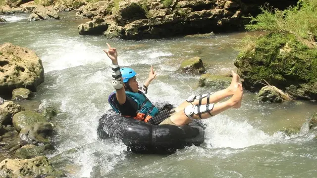 Wisata Cave Tubing Kalisuci