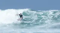 Pantai Lakey berada di Desa Hu'u, bagian selatan dari Kota Dompu, Nusa Tenggara Barat (NTB). Pantai ini sangat legendaris di mata para pencinta olahraga selancar. (Liputan6.com/ Miftahul Yani)