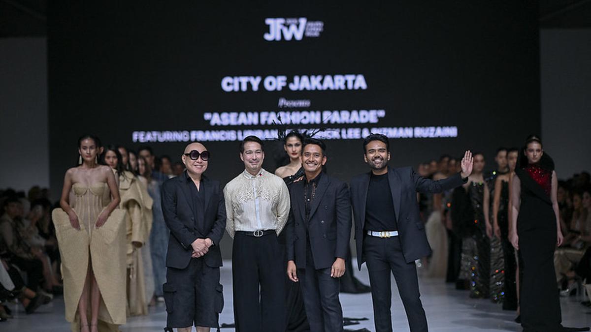 3 Desainer Asia Tenggara Perlihatkan Koleksi Dramatis di Jakarta Fashion Week 2026