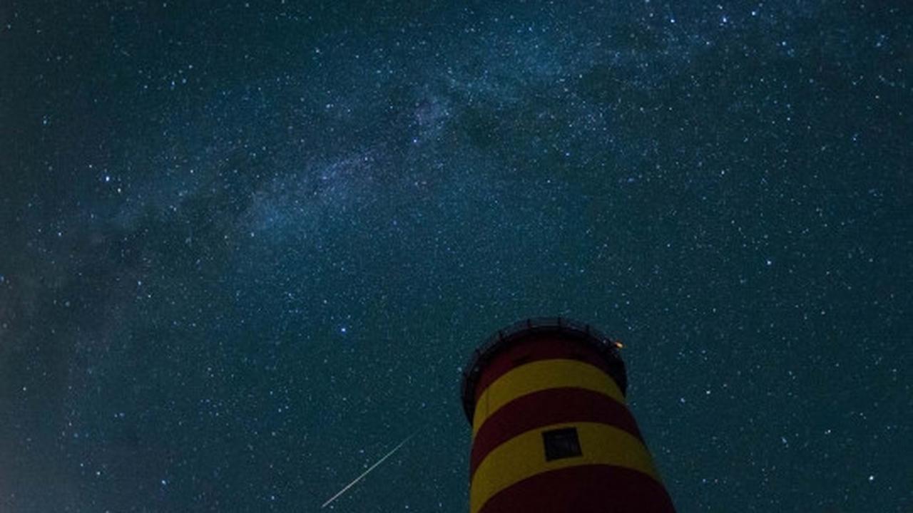 Keindahan hujan meteor berpadu Galaksi Bima Sakti hiasi langit dunia