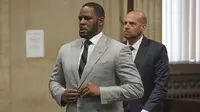 Penyanyi R Kelly (E. Jason Wambsgans/Chicago Tribune via AP, Pool)