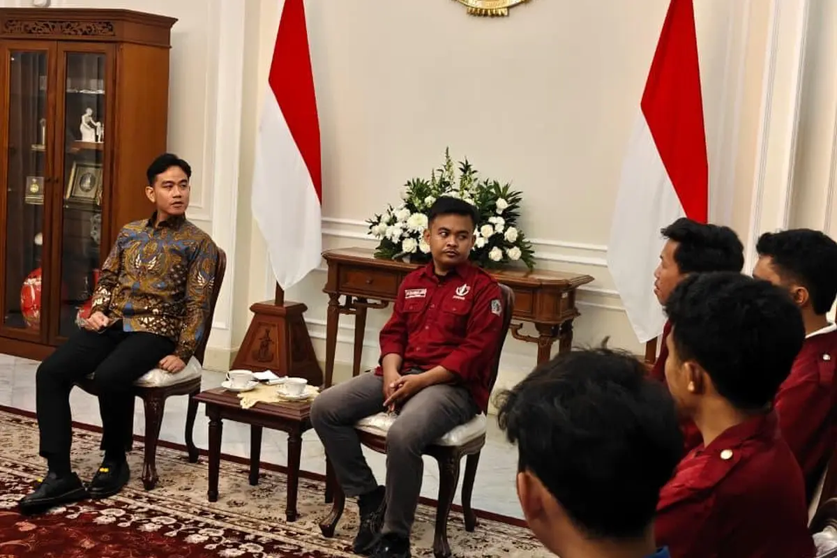 Wakil Presiden (Wapres) Gibran Rakabuming Raka bertemu demonstran dari kalangan mahasiswa di Istana Wakil Presiden Jakarta, Senin (15/6) (Biro Pers, Media, dan Informasi Sekretariat Wakil Presiden)