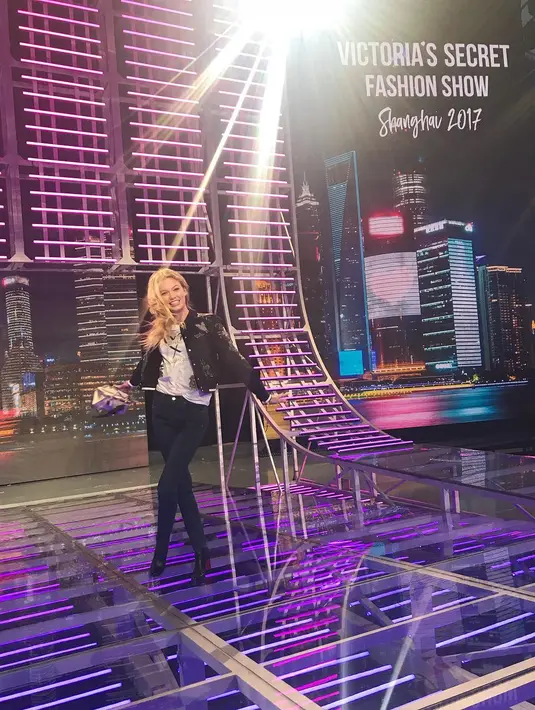 Dilansir dari TMZ, Maggie sendiri tampil di Victoria's Secret Show yang diadakan musim gugur lalu. (instagram/maggievlaine)