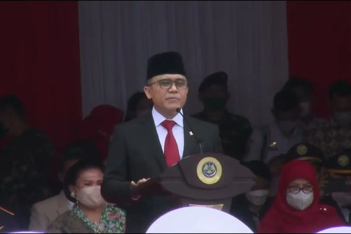 Menteri Pendayagunaan Aparatur Negara dan Reformasi Birokrasi (PAN-RB) Abdullah Azwar Anas dalam Upacara Pelantikan Terpadu Perwira Transportasi Kementerian Perhubungan, di Kawasan Monas, Selasa (25/19/2022).