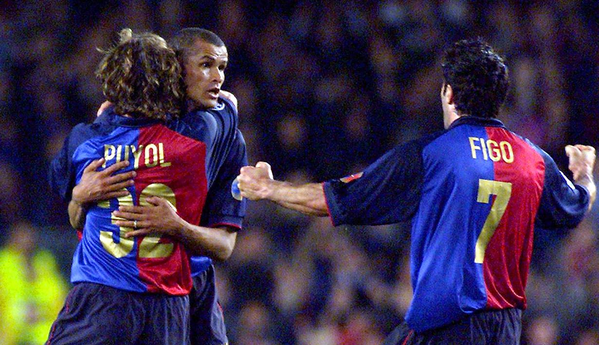 Figo begitu dipuja fan Barcelona berkat penampilan, ia sesekali mengenakan ban kapten di lengan menggantikan Josep Guardiola dan Miguel Nadal. (AFP/Philippe Desmazes)