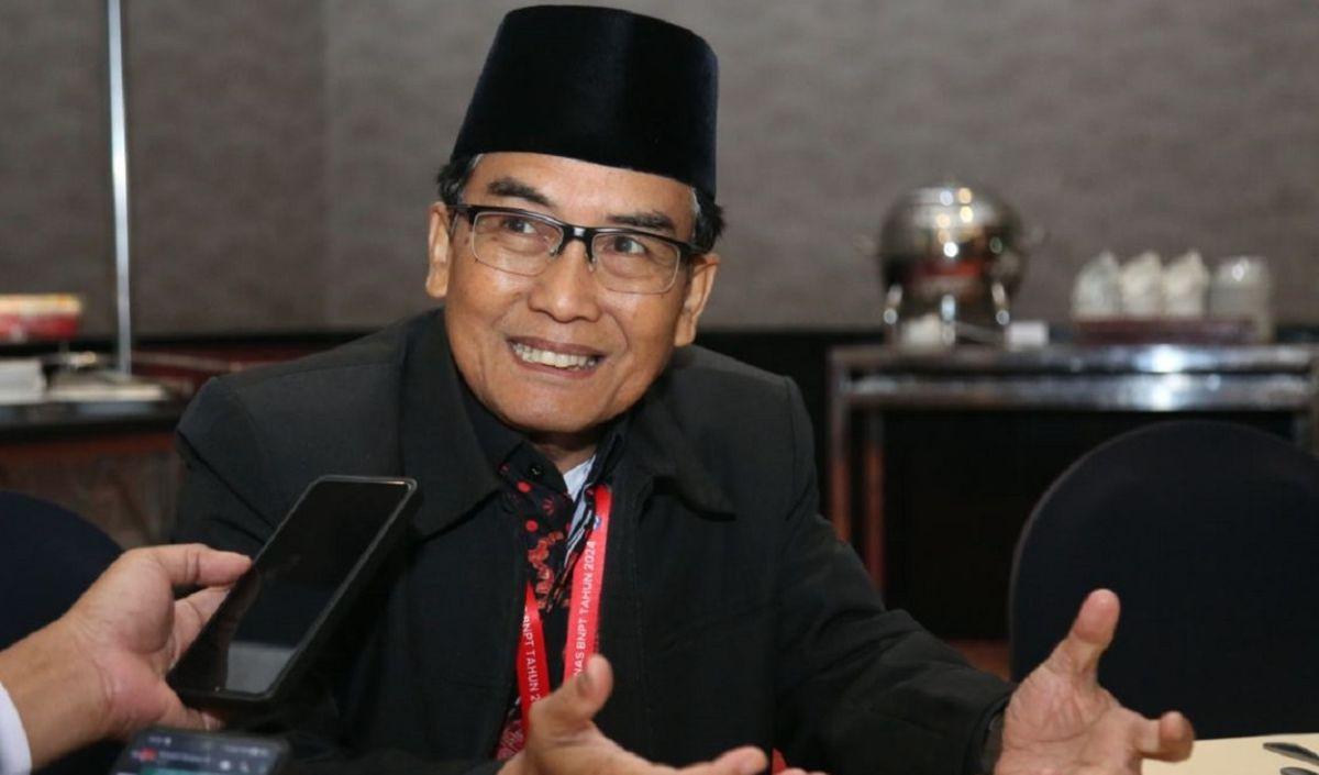 "Dengan kesadaran yang tinggi terhadap nilai-nilai kebangsaan dan kemanusiaan, saya berharap agar Indonesia dapat menghadapi masa depan dengan persatuan dan keharmonisan yang kokoh."<br>