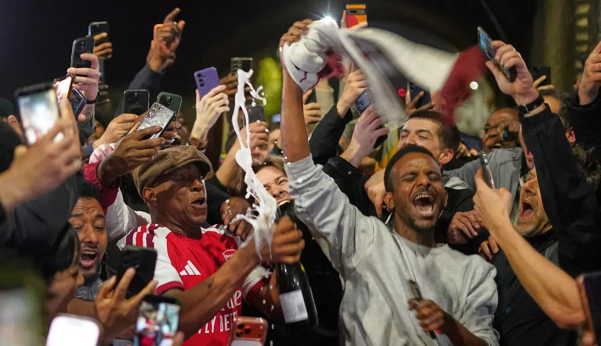 Arsenal masih memiliki kesempatan untuk menambah gelar juara musim ini dengan mengawinkan trofi Liga Champions. Mereka akan melakoni laga final melawan PSG pada Jumat (29/05) waktu setempat. (AP Photo/Alberto Pezzali)