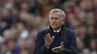 Jose Mourinho dalam laga MU vs Hull City. (Reuters / Lee Smith)