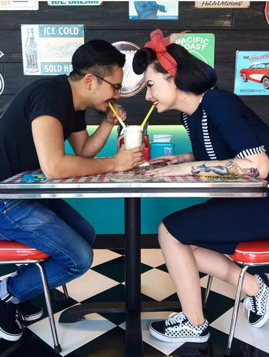 "Aku tak sabar untuk hari besar yang akan mengikat kita bersama selamanya. Aku benar-benar merasa terhormat dan tersanjung karena kamu telah memilihku untuk berada di sisi mu. Aku sangat mencintaimu," lanjut Claudia. (Instagram/derbyromero)