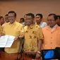 Ketua Umum Partai Golkar Agung Laksono menyatakan dengan adanya SK Kemenkumham maka perseteruan internal partai beringin berakhir.