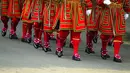 Yeoman of the Guard di pemakaman Ratu Elizabeth II di London, 19 September 2022.  (Foto: AP Photo/Petr David Josek, Pool)