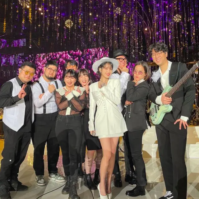 Potret ​​IU Saat Hadiri Golden Disc Award ke-36