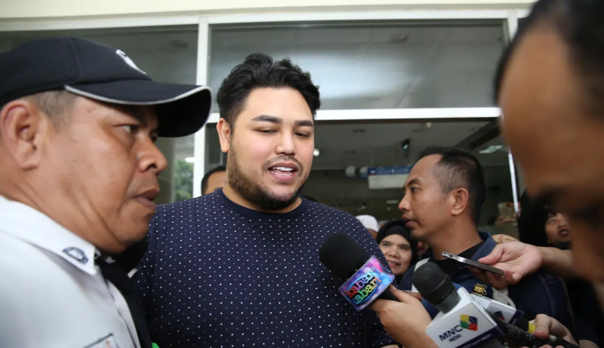 Memberikan support untuk sahabatnya itu, Ivan juga meyakinkan semua pihak untuk tetap optimis terkait dengan kesembuhan Julia Perez ini. (Nurwahyunan/Bintang.com)