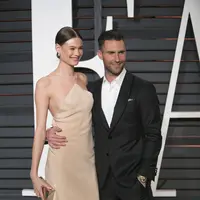 Rupanya setelah berlenggak-lenggok di acara Victoria’s Secret Fashion Show 2015 tersebut, Behati Prinsloo mendapat kejutan manis dari suami tercintanya, Adam Levine. (AFP/Bintang.com)