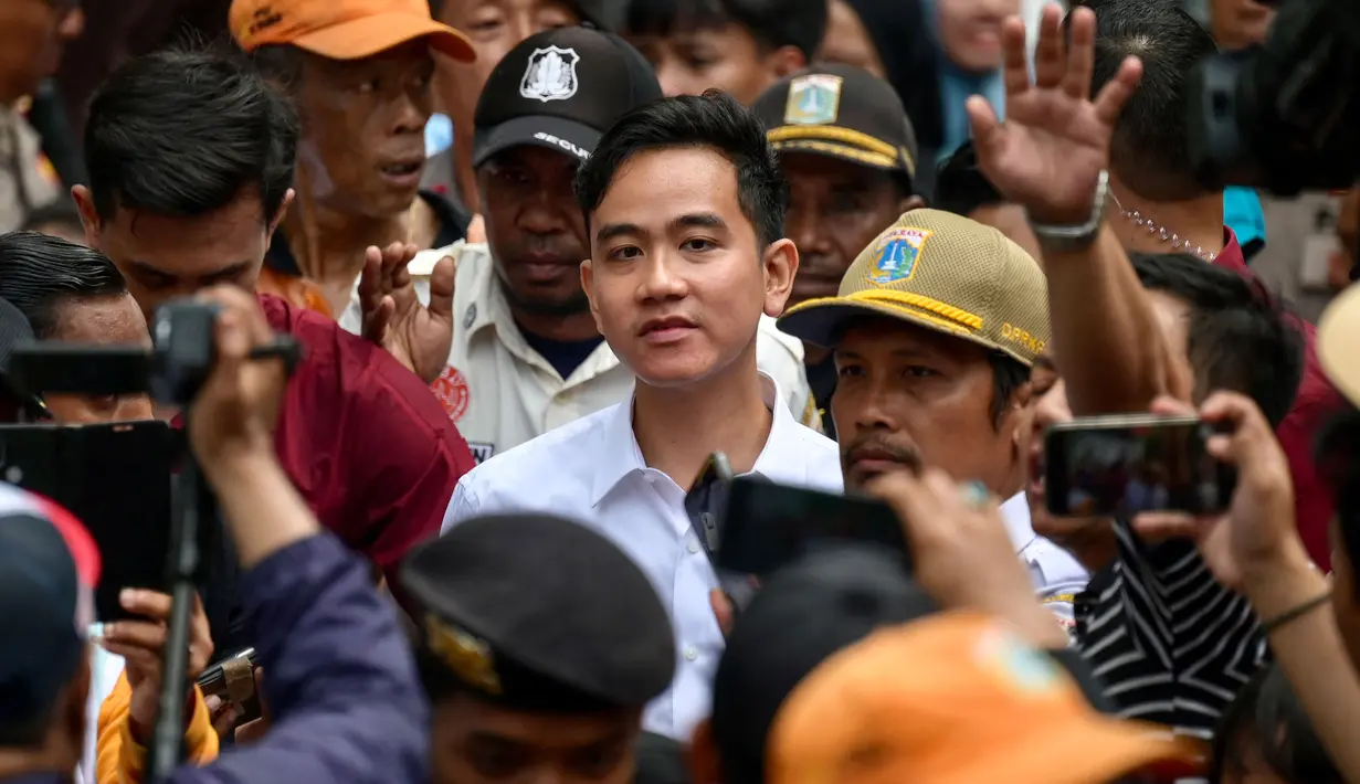 <p>Sebelumnya, rapat pleno terbuka Komisi Pemilihan Umum (KPU) yang mengumumkan penetapan Gibran Rakabuming Raka menjadi wakil presiden terpilih mendampingi Prabowo Subianto sebagai presiden terpilih untuk periode 2024-2029. (BAY ISMOYO/AFP)</p>