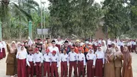 SDN 02 Rantau Pauh di Aceh Tamiang Gelar Upacara Bendera Perdana Pascabencana