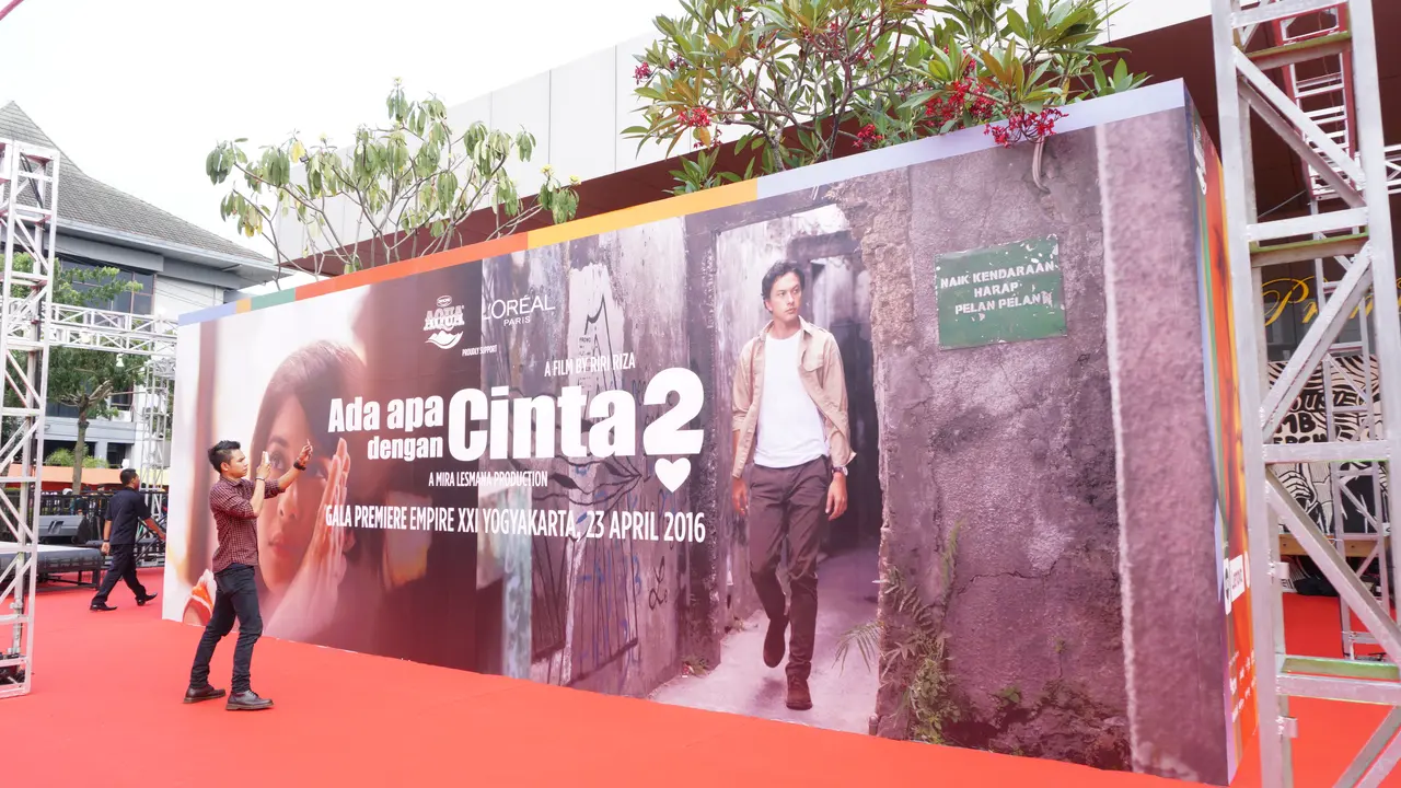 Penonton Gala Premiere AADC2 di Jogja Antusias Antri Red Carpet