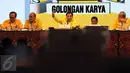 Nurdin Halid (tengah) memimpin Rapat Paripurna membahas Tata Tertib Pemilihan Ketua Umum Partai Golkar di arena Munaslub, Bali, Minggu (15/5). Rapat diwarnai instruksi dari anggota partai  dan pembahasan berlangsung alot. (Liputan6.com/Johan Tallo)