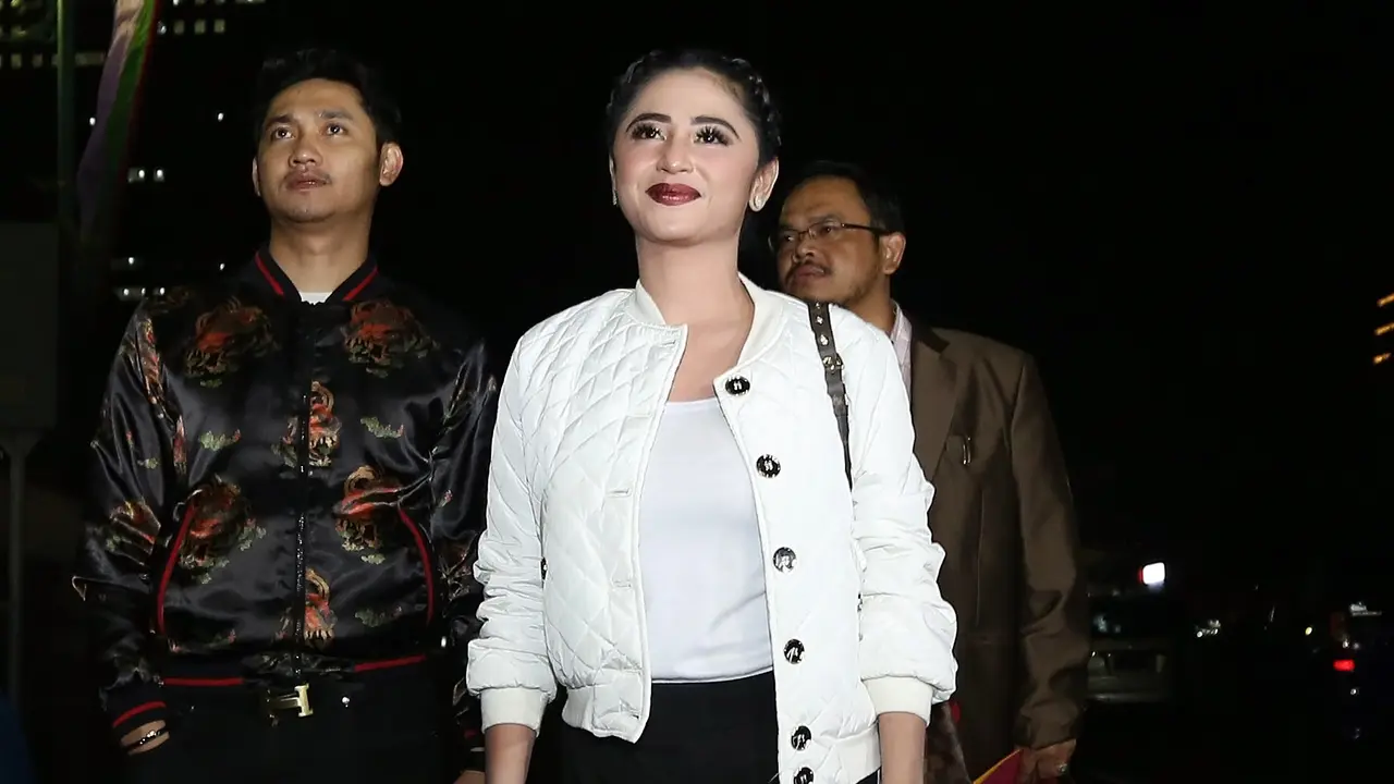 [Bintang] Dewi Perssik