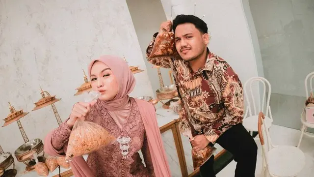 Gaya Salma Salsabil Saat Bertunangan dengan Dimansyah Laitupa