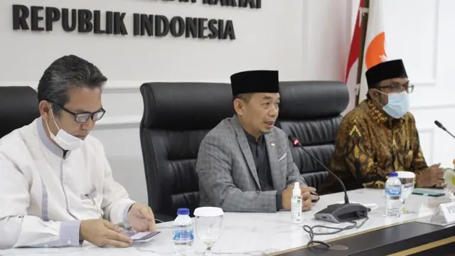 Ketua Fraksi PKS Jazuli Juwaini meminta pemerintah tindak tegas spekulan minyak goreng.