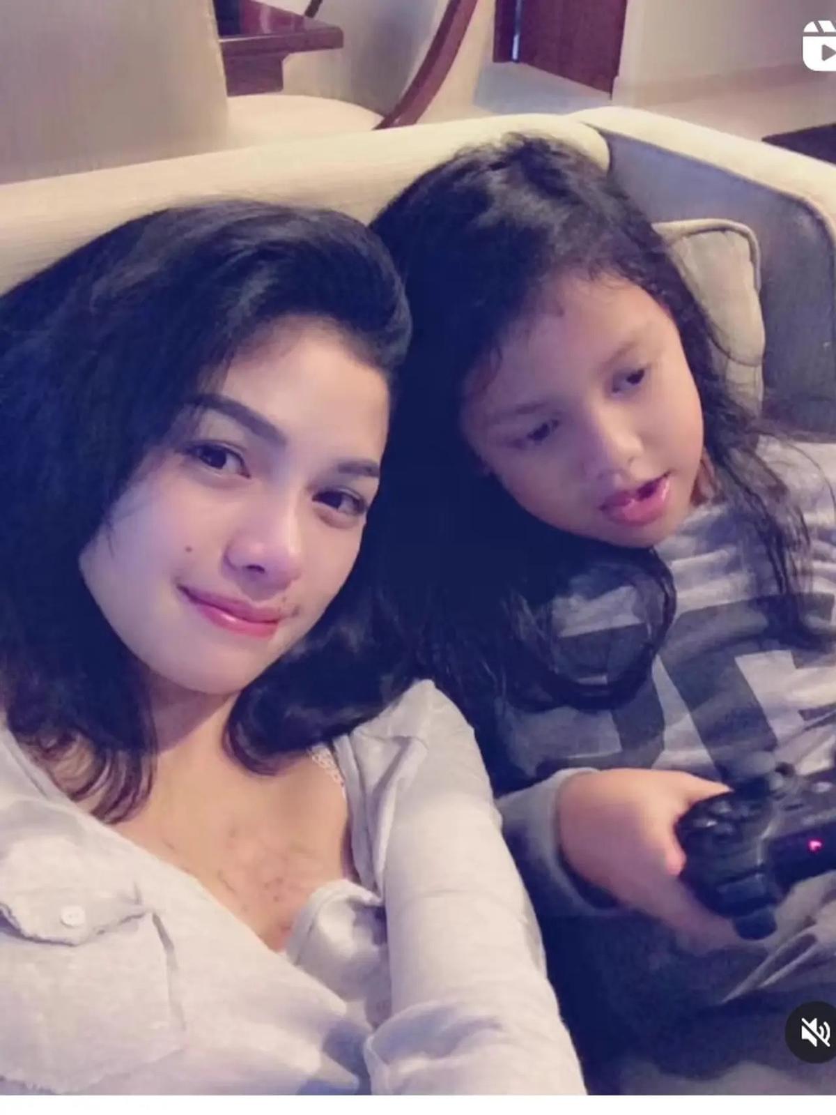 Potret Masa Kecil Lolly yang Hangat Bersama Nikita Mirzani, Kini sang Putri Sulung Kembali ke Pelukan