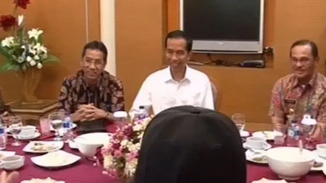 Relokasi Ditolak, Jokowi Ajak Warga Ria Rio Makan Siang