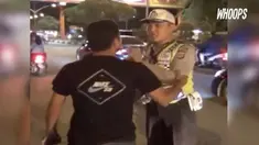 Seorang pengemudi mobil kembali tertangkap kamera tengah memaki polisi