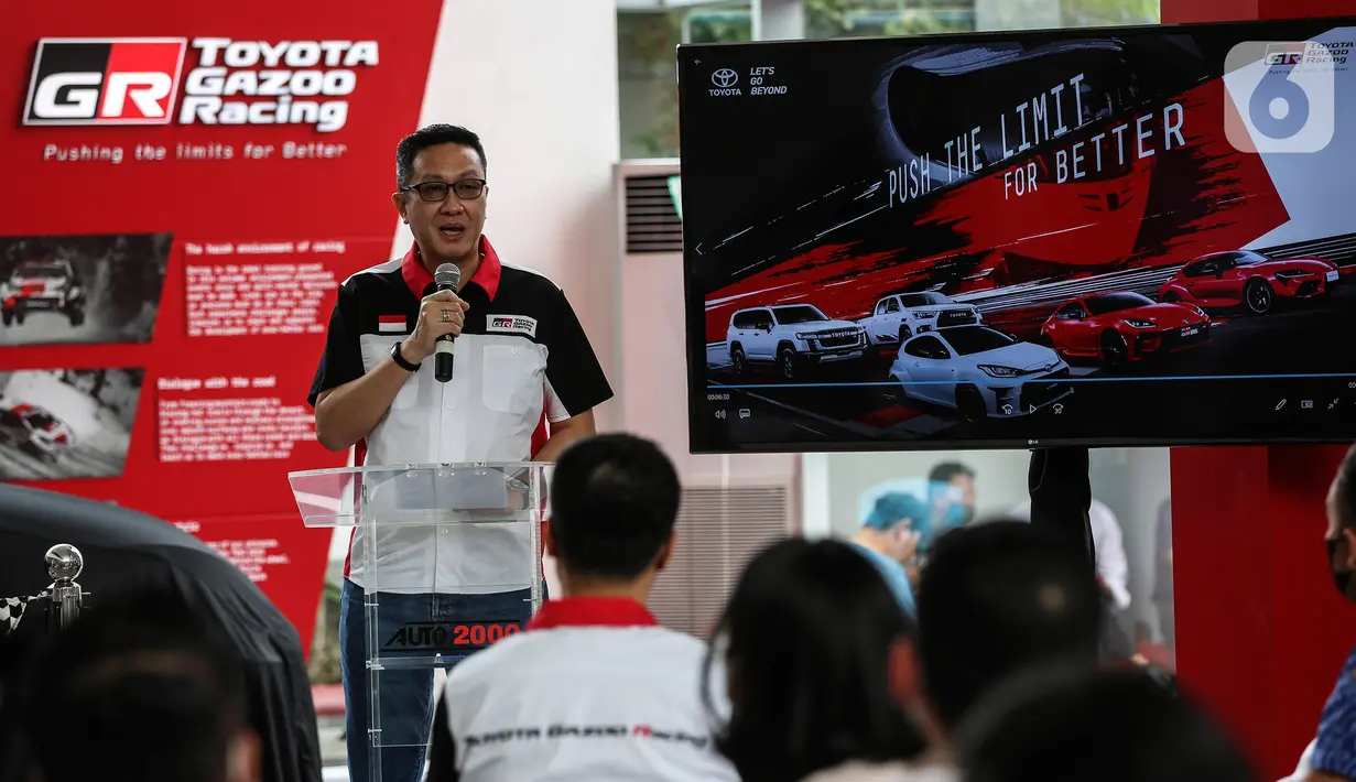 Regional Business Division Head Auto2000 Area DKI, Gondo Handoko, memberikan sambutan saat menghadiri acara GR Zone Pertama di Cabang Auto2000 Tebet Saharjo, Jakarta, Rabu (7/12/2022). Auto2000 menghadirkan GR Zone untuk memberikan akses yang lebih dekat dan lebih mudah kepada masyarakat terhadap seluruh informasi dan excitement Toyota Gazoo Racing di Cabang Auto2000 Tebet Saharjo Jakarta. (Liputan6.com/Johan Tallo)