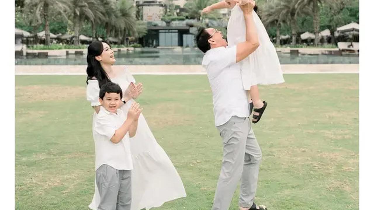 6 Potret Baby Bump Puput Nastiti Devi Istri Ahok, Dikabarkan Hamil Anak Ketiga
