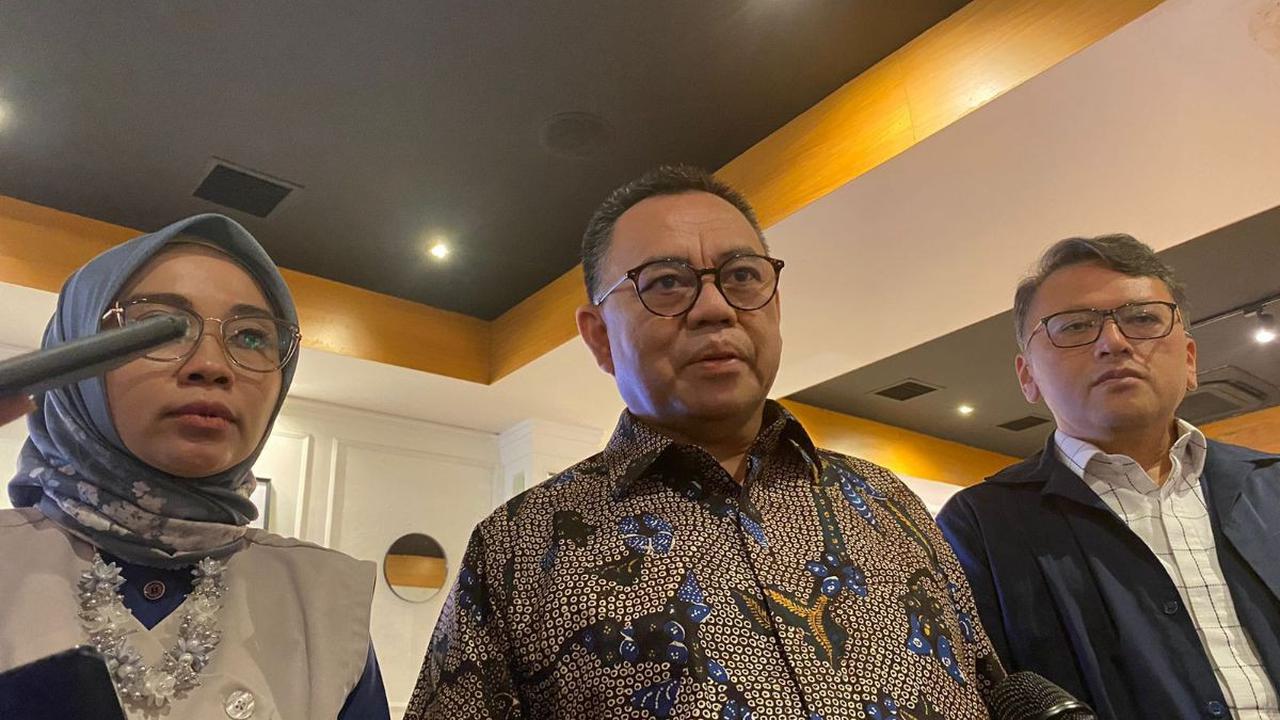 Terkait empat nama bakal calon independen yang tak menyerahkan syarat dukungan, Dody menyarankan media untuk memastikan kendala yang dialami mereka.<br>