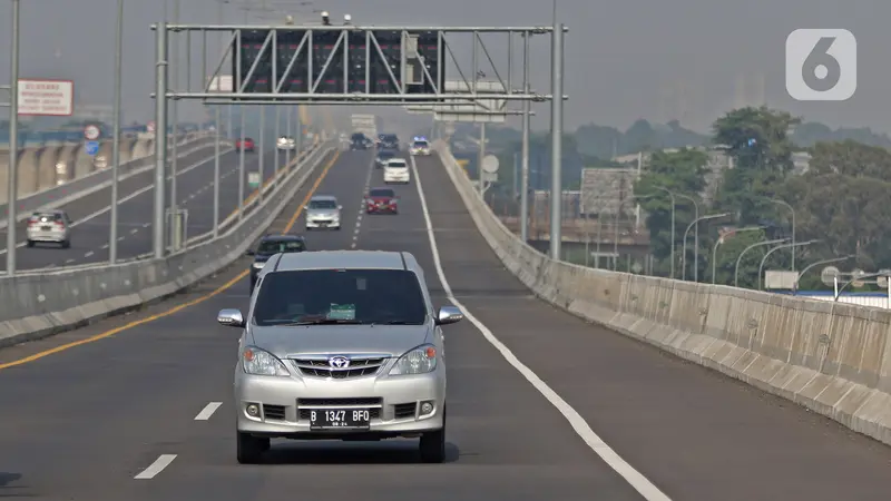 Kepadatan Jalan Tol Jakarta Cikampek Jelang Natal