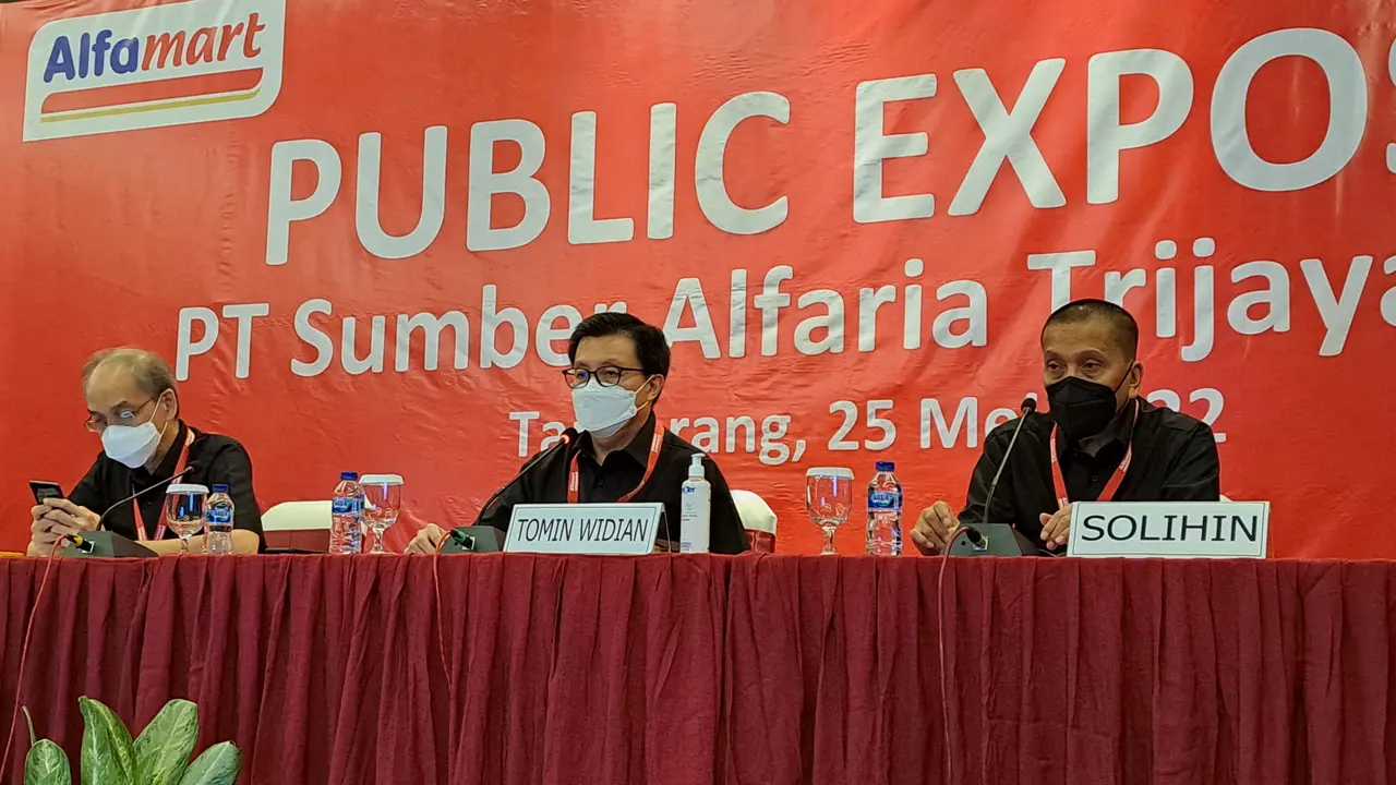 PT Sumber Alfaria Trijaya Tbk (AMRT), pengelola Alfamart melakukan public expose di Alfa Tower, Alam Sutera, Kota Tangerang, Rabu (25/5/2022).