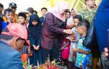 Gubernur Khofifah Salurkan Bantuan Gubernur Jatim Pidie Jaya, Pastikan Dukungan Medis dan Logistik