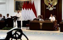 VIDEO: Ekspresi Prabowo Salami Menteri Satryo di Istana Usai Viral Didemo ASN Gara-Gara Arogan